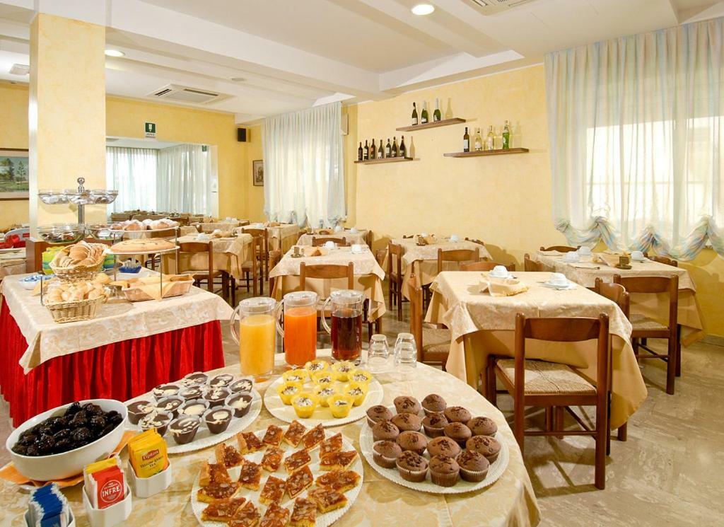 Hotel Alba Serena Misano Adriatico Exteriör bild